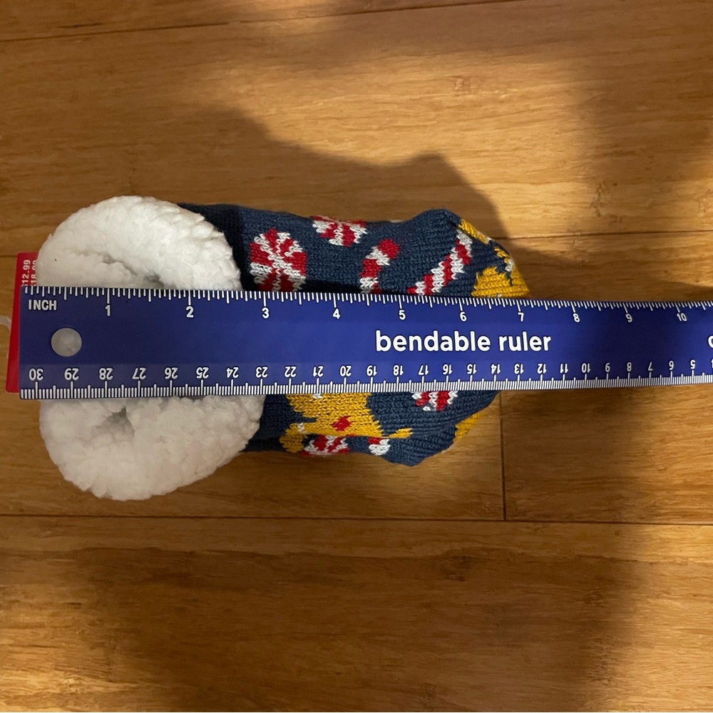 Christmas Gingerbread Slipper Socks - Picture 5 of 6